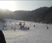 济宁周边玩的的最近的滑雪场泰安徂徕山滑雪场一日济宁有滑雪场吗济宁学生报名电话与排名